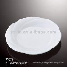 Placa de jantar de porcelana de forma de lótus branco